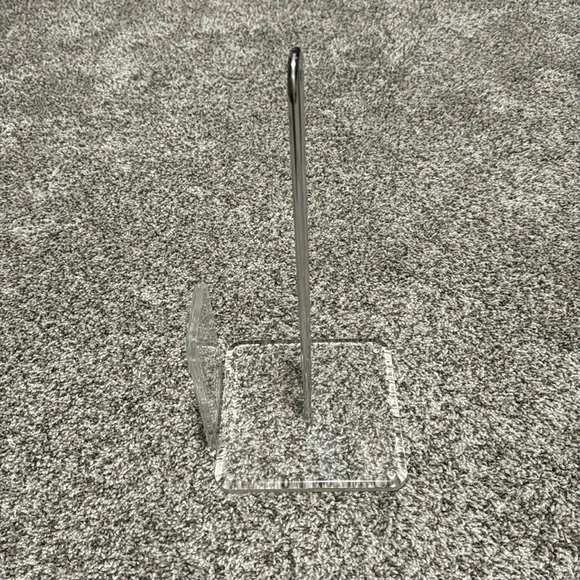 Paper towel holder - Picture 1 of 4